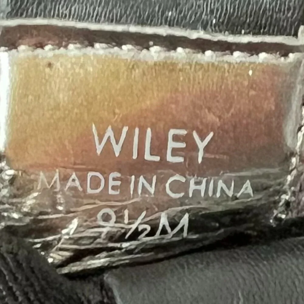 Tahari Wiley‎ Wedge Espadrille Sandal in Back Ladies Size 9.5